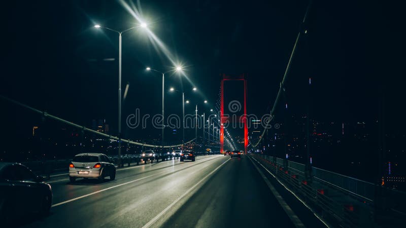 Взгляд ночи моста Bosphorus, султана Mehmet Fatih, Стамбула стоковая фотография Взгляд ночи моста Bosphorus, султана Mehmet Fatih, Стамбула стоковая фотография