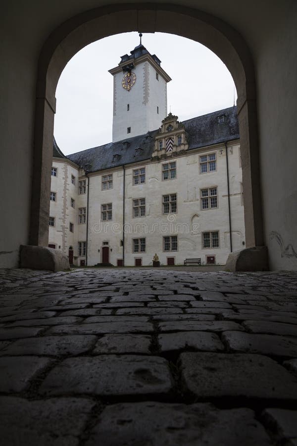 Взгляд одного из замка DeutschordenSchloss возвышается, Германия стоковое фото Взгляд одного из замка DeutschordenSchloss возвышается, Германия стоковое фото