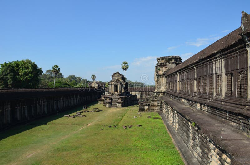 Взгляд со стороны одного из зданий Angkor Wat в комплексе древнего храма Angkor, Камбоджи стоковые изображения Взгляд со стороны одного из зданий Angkor Wat в комплексе древнего храма Angkor, Камбоджи стоковые изображения