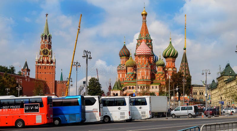 Взгляд собора базилика St, башни Spasskaya реки Москвы Kremlinw стоковые фото Взгляд собора базилика St, башни Spasskaya реки Москвы Kremlinw стоковые фото