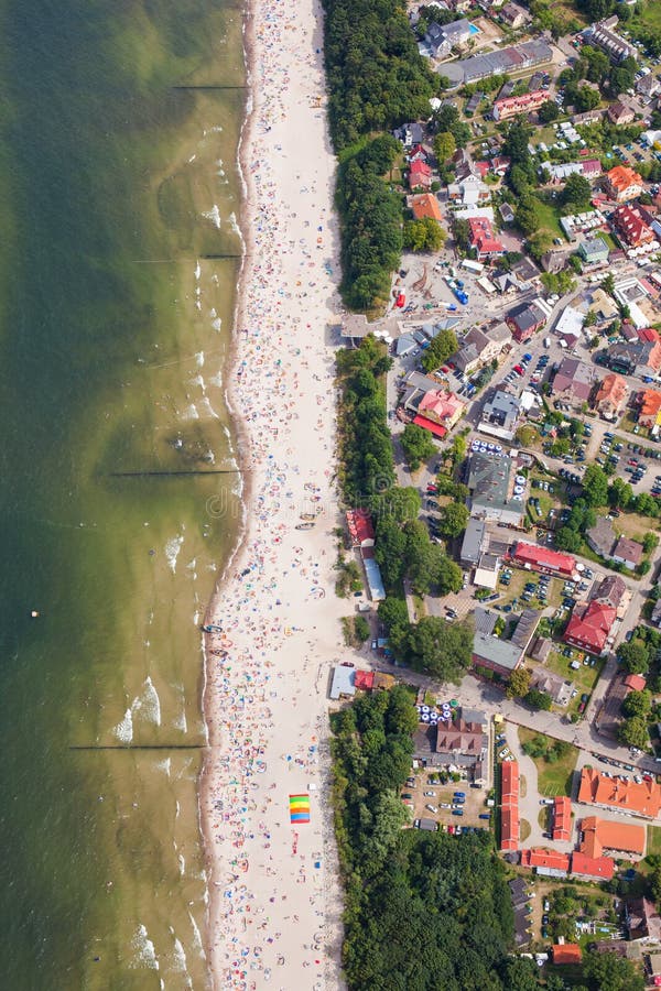 Вид с воздуха песочного польского пляжа на Балтийском море стоковые фото Вид с воздуха песочного польского пляжа на Балтийском море стоковые фото