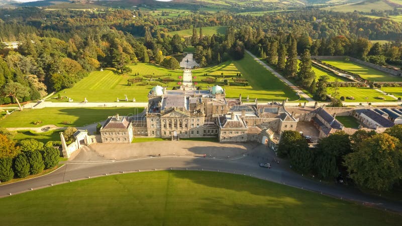 вид с воздуха садовничает powerscourt Wicklow Ирландия стоковые фотографии rf вид с воздуха садовничает powerscourt Wicklow Ирландия стоковые фотографии rf