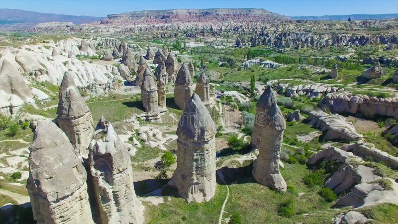 Вид с воздуха утесов в Cappadocia