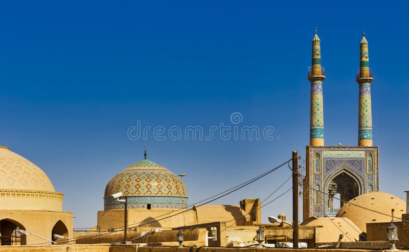 Вид yazd мечеть jame в Иране. Мечеть увенчана парой минаретов самая высокая в Иране