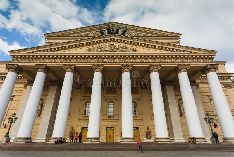Вид Большого театра в Москве у фонтана стоковое фото rf Вид Большого театра в Москве у фонтана стоковое фото rf