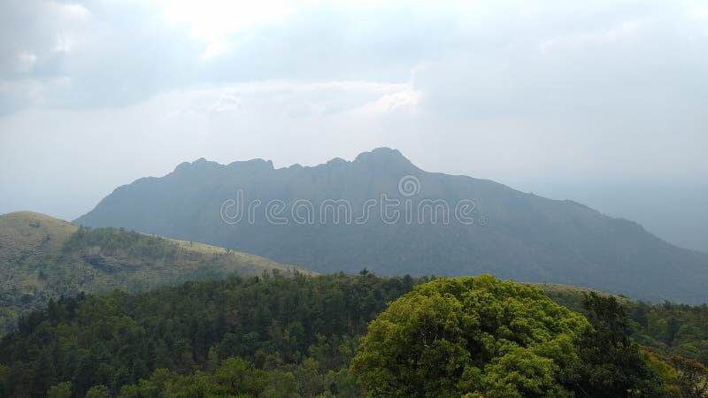 Вид ландшафта Кералы ponmudi thiruvananthapuram станции холма стоковые изображения