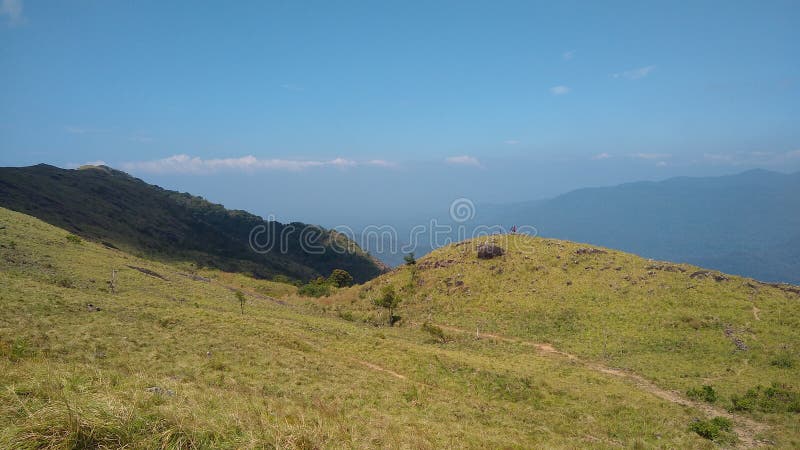 Вид ландшафта Кералы ponmudi thiruvananthapuram станции холма стоковые фотографии rf