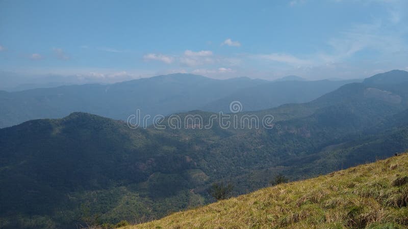 Вид ландшафта Кералы ponmudi thiruvananthapuram станции холма стоковая фотография rf