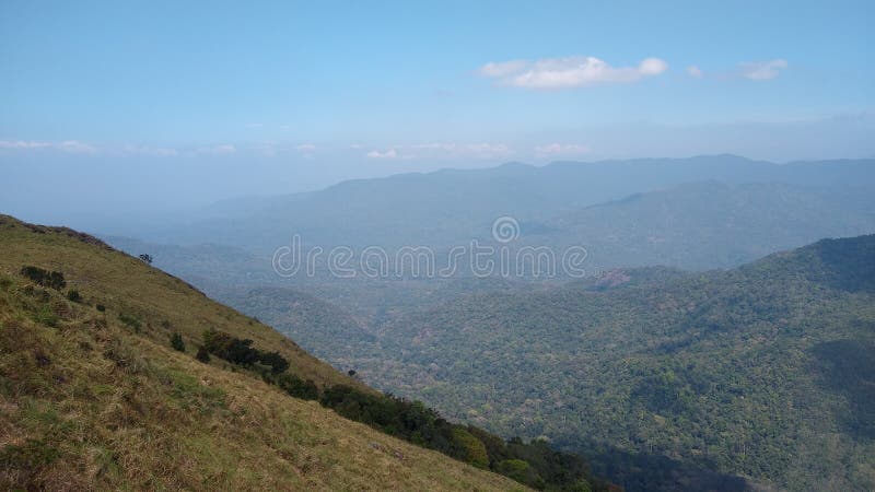 Вид ландшафта Кералы ponmudi thiruvananthapuram станции холма стоковое фото