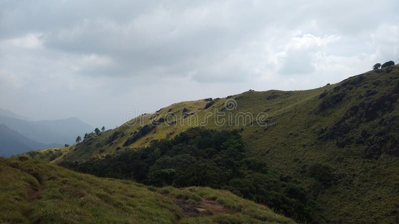 Вид ландшафта Кералы ponmudi thiruvananthapuram станции холма стоковое изображение rf