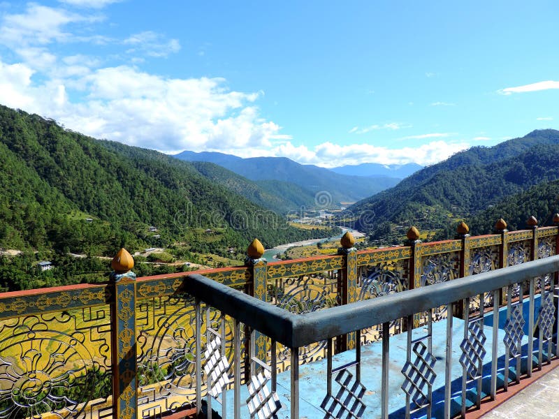 Вид с воздуха Punakha, Бутана, от Khamsum Yulley Namgyal Choten стоковая фотография rf Вид с воздуха Punakha, Бутана, от Khamsum Yulley Namgyal Choten стоковая фотография rf