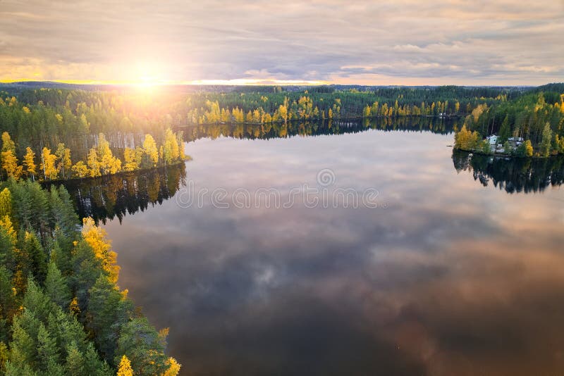 Вид с воздуха озера harvinjarvi в Финляндии. стоковая фотография rf