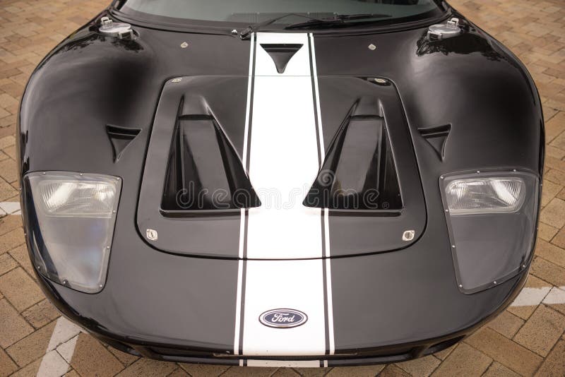 Вид спереди автомобиля спорт Форда GT