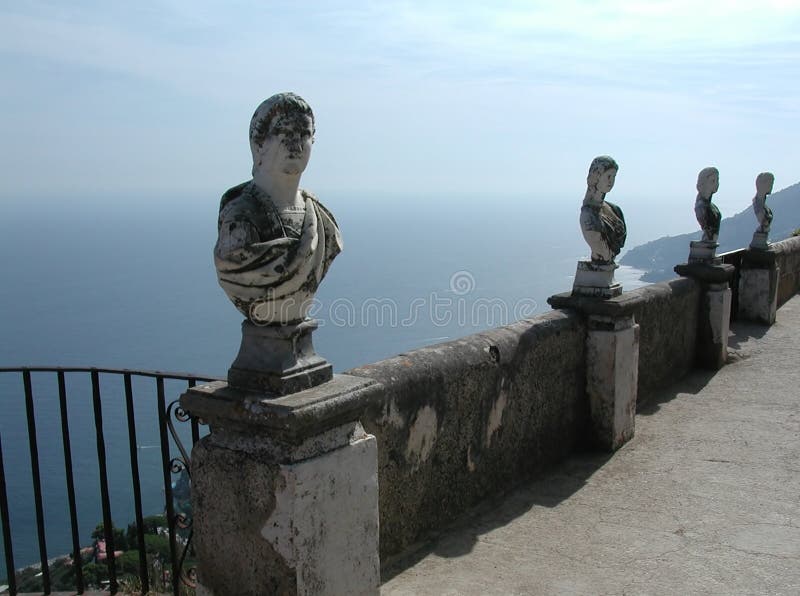 вилла Италии свободного полета cimbrone балкона amalfi стоковые изображения вилла Италии свободного полета cimbrone балкона amalfi стоковые изображения