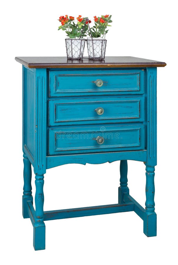 Винтажный комод commode бирюзы ящиков с 3 ящиками при латунная арматура и плантатор цветка изолированный на белой предпосылке стоковые изображения Винтажный комод commode бирюзы ящиков с 3 ящиками при латунная арматура и плантатор цветка изолированный на белой предпосылке стоковые изображения