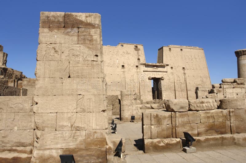 Висок Edfu в Египте стоковые изображения rf Висок Edfu в Египте стоковые изображения rf