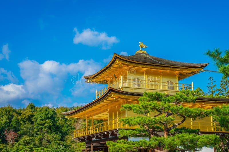 Висок Kinkakuji золотой павильон в Киото, Японии стоковые изображения Висок Kinkakuji золотой павильон в Киото, Японии стоковые изображения