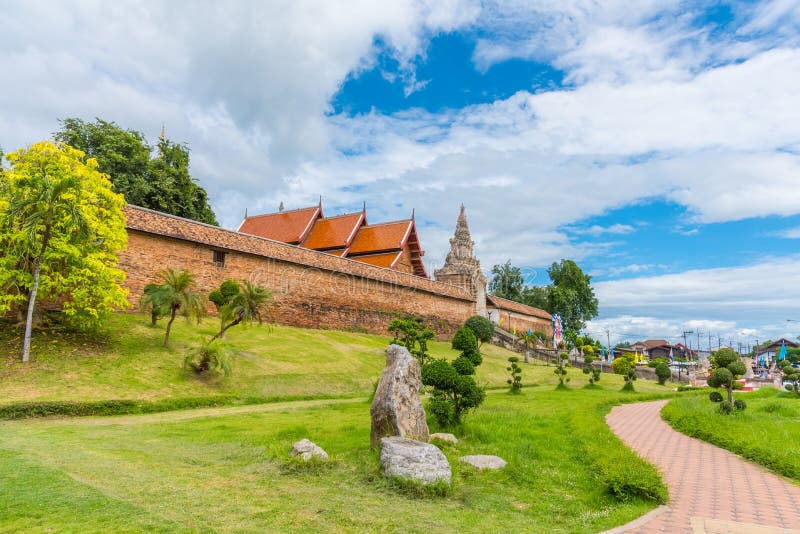 висок luang lampang ребенка phra стоковое фото висок luang lampang ребенка phra стоковое фото