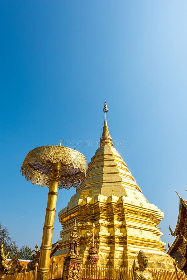 Висок Wat Phrathat Doi Suthep в Чиангмае, Таиланде стоковое изображение rf Висок Wat Phrathat Doi Suthep в Чиангмае, Таиланде стоковое изображение rf