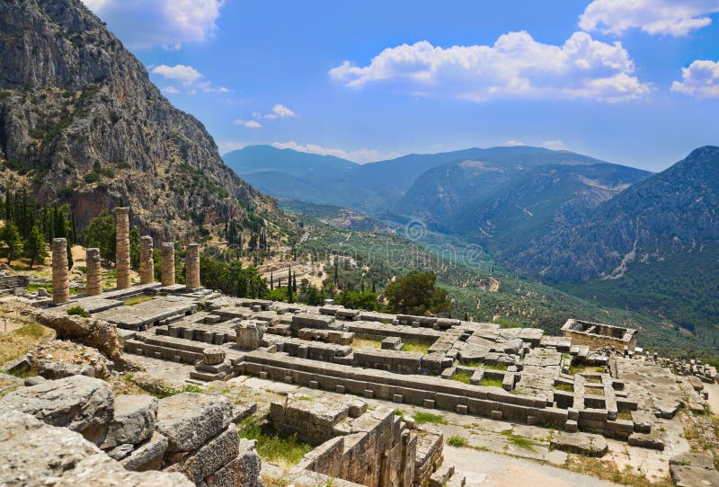 висок руин apollo delphi Греции стоковое изображение rf