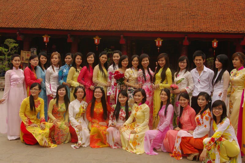 висок студента ao dai стоковые изображения rf висок студента ao dai стоковые изображения rf