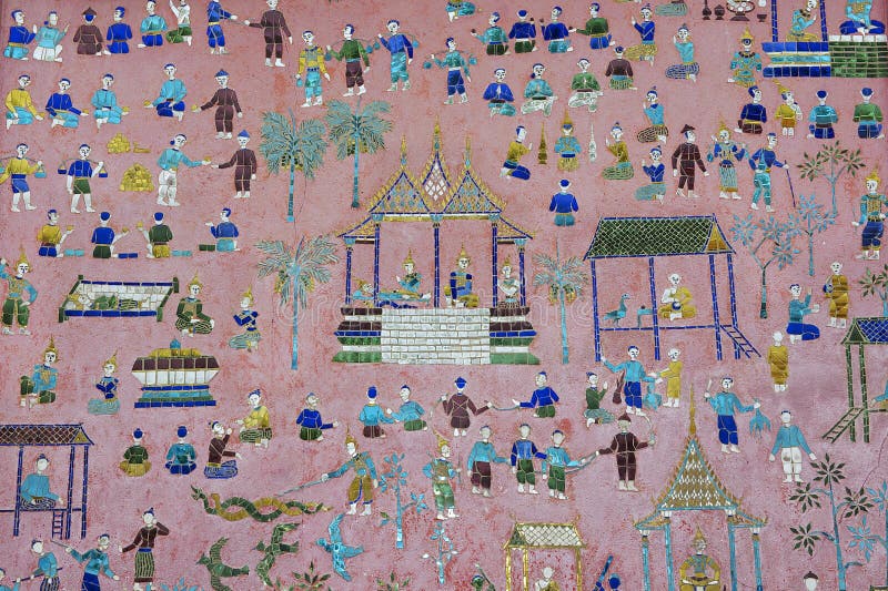 Внешняя стена с красивой мозаикой павильона на виске ремня Xieng в Luang Prabang, Лаосе стоковые изображения rf