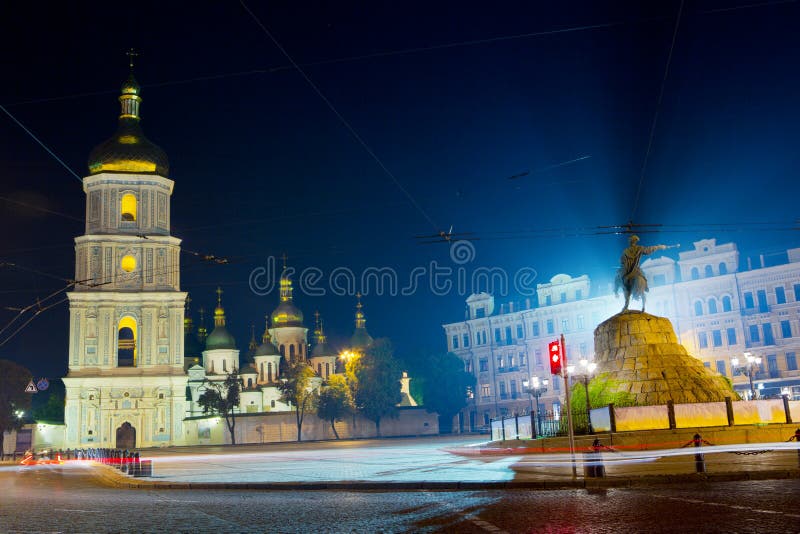 Внушительное kyiv ночи стоковые изображения rf Внушительное kyiv ночи стоковые изображения rf