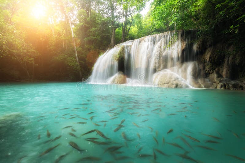Водопад Erawan в Kanchanaburi в Таиланде Красивейшее waterfal стоковое фото rf Водопад Erawan в Kanchanaburi в Таиланде Красивейшее waterfal стоковое фото rf
