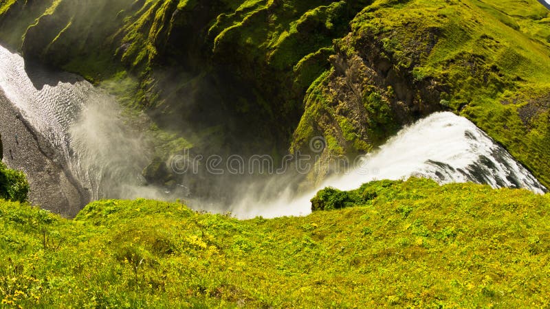 Водопад Skogafoss больше чем 200 футов высоких самый высокий водопад в Исландии стоковые изображения Водопад Skogafoss больше чем 200 футов высоких самый высокий водопад в Исландии стоковые изображения