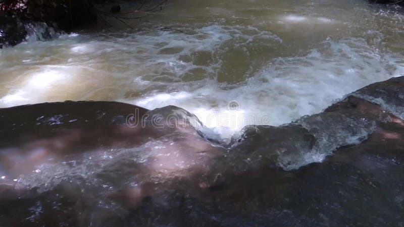 Водопад чем национальный парк Bok Khorani в провинции Krabi, известном ориентир ориентире туриста Таиланда сток-видео Водопад чем национальный парк Bok Khorani в провинции Krabi, известном ориентир ориентире туриста Таиланда сток-видео