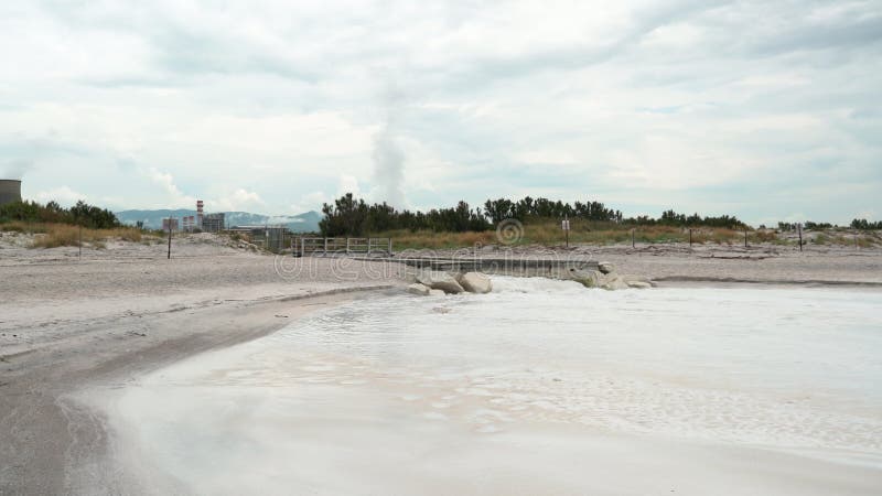 вода и сброс отходов на фабрике по производству соляных материалов в Италии