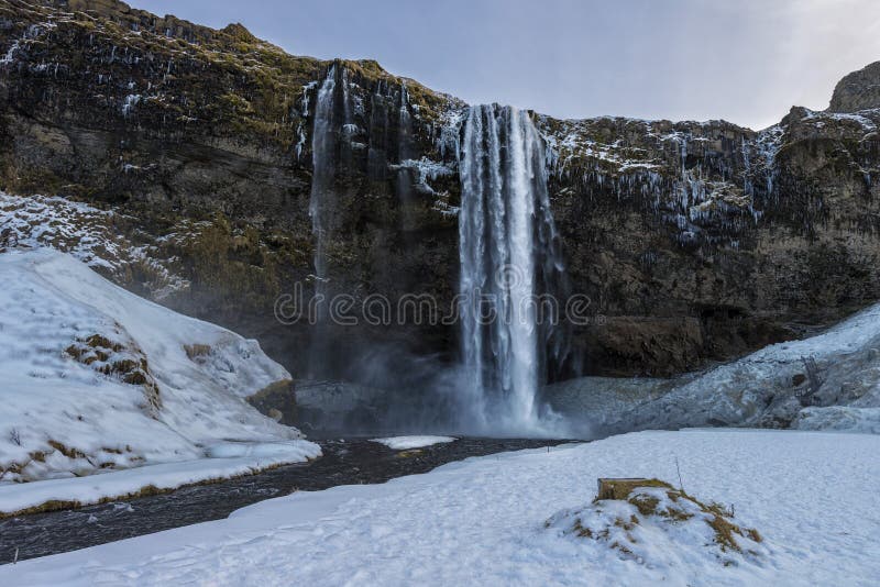 Водопад Seljalandsfoss в зиме без людей стоковое фото rf Водопад Seljalandsfoss в зиме без людей стоковое фото rf