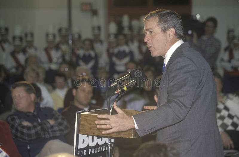 Texas Governor George W. Bush campaigns for the 2000 Republican presidential nomination in Londonderry, New Hampshire, before the state primary. Texas Governor George W. Bush campaigns for the 2000 Republican presidential nomination in Londonderry, New Hampshire, before the state primary