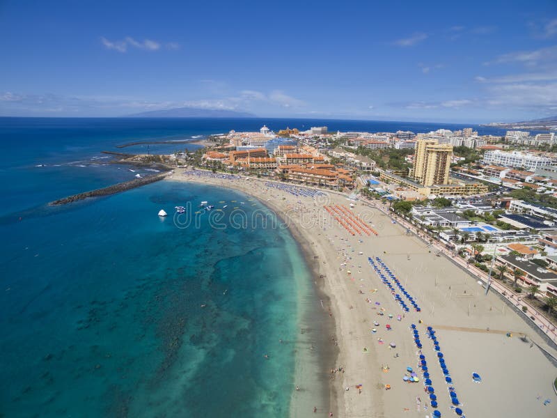 Воздушная съемка пляжа и океана в Adeje Playa de las стоковое изображение
