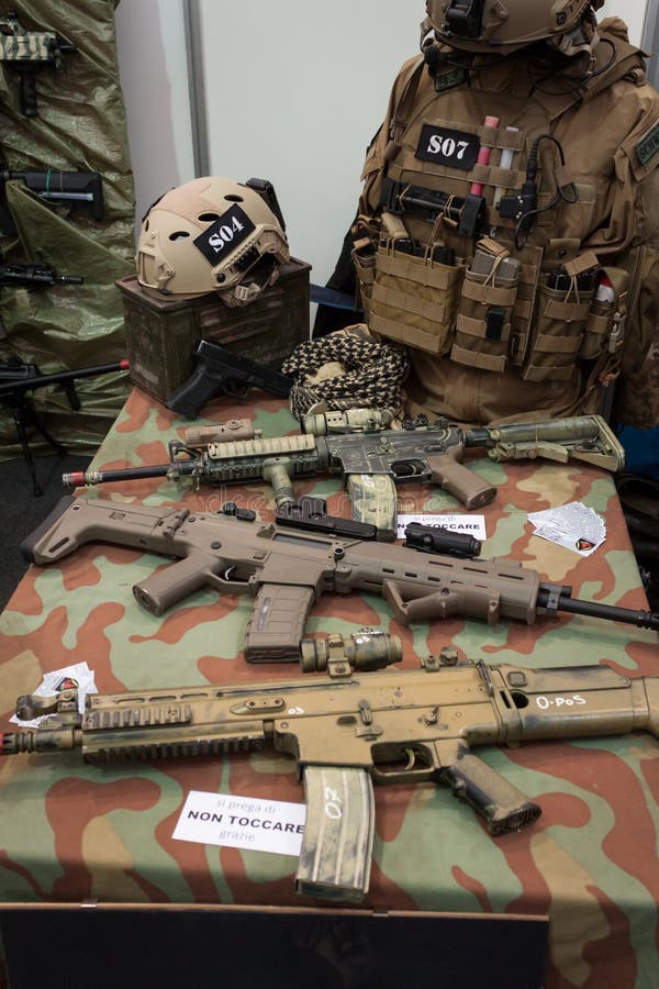 Воинское вещество на Militalia 2013 в милане, Италии стоковое фото Воинское вещество на Militalia 2013 в милане, Италии стоковое фото