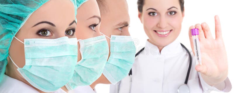Врачи и ученые концепции коронавирус covid19 epidemy в защитных масках держат пробирку с образцами коронавирус стоковая фотография rf