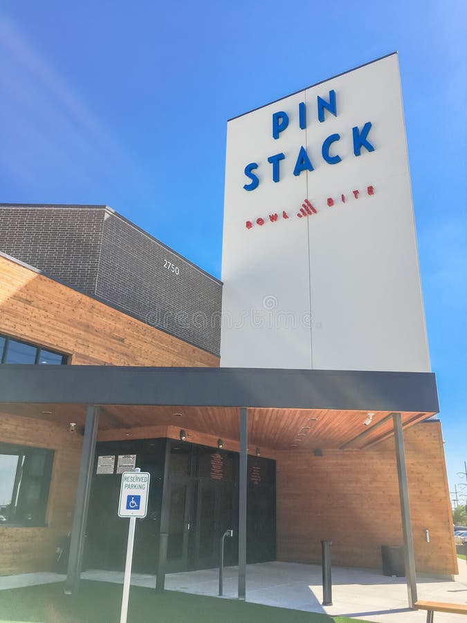 Вход к PINSTACK в Las Colinas, Ирвинге, Техасе стоковое фото rf Вход к PINSTACK в Las Colinas, Ирвинге, Техасе стоковое фото rf