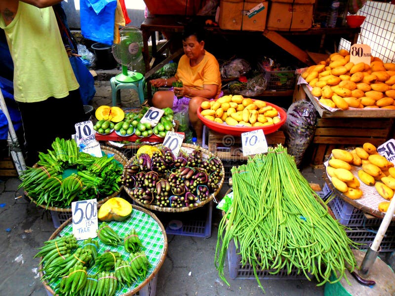Выйдите поставщика вышед на рынок на рынок продавая овощи в рынке в Филиппинах