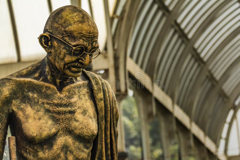 Выставка цветов январь 2019 Lalbagh - статуя Gandhiji стоковое фото Выставка цветов январь 2019 Lalbagh - статуя Gandhiji стоковое фото