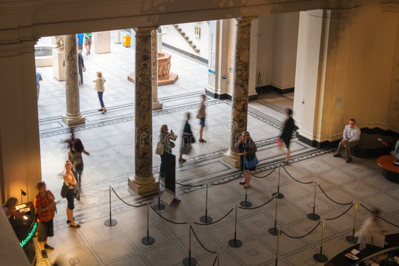 Выставочный зал музея Лондона, Виктории и Альберта Музей V&A музей мира самый большой декоративных искусств и дизайна стоковые фотографии rf Выставочный зал музея Лондона, Виктории и Альберта Музей V&A музей мира самый большой декоративных искусств и дизайна стоковые фотографии rf
