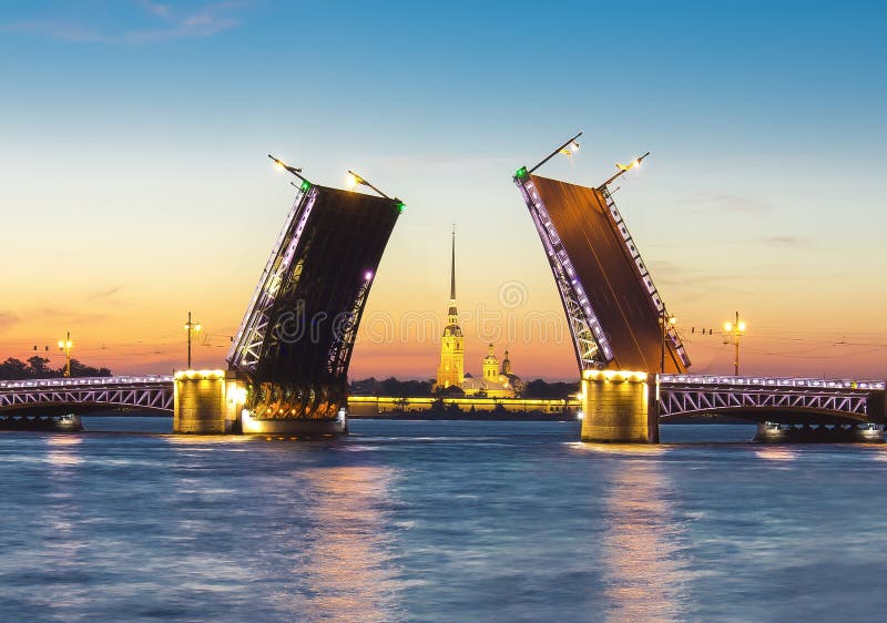 Вычерченная крепость на белых ночах, Санкт-Петербург моста и Питера и Пола дворца, Россия стоковые изображения Вычерченная крепость на белых ночах, Санкт-Петербург моста и Питера и Пола дворца, Россия стоковые изображения