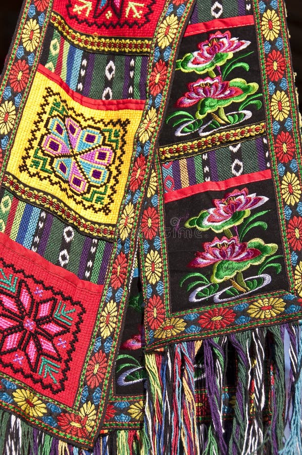 Вышивки китайского этнического меньшинства handmade красочные, Guilin, Guangxi стоковые фотографии rf