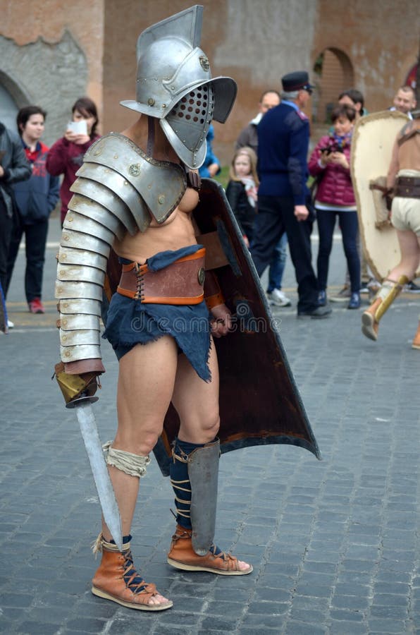 Гладиатор на параде старых romans историческом стоковые изображения rf Гладиатор на параде старых romans историческом стоковые изображения rf