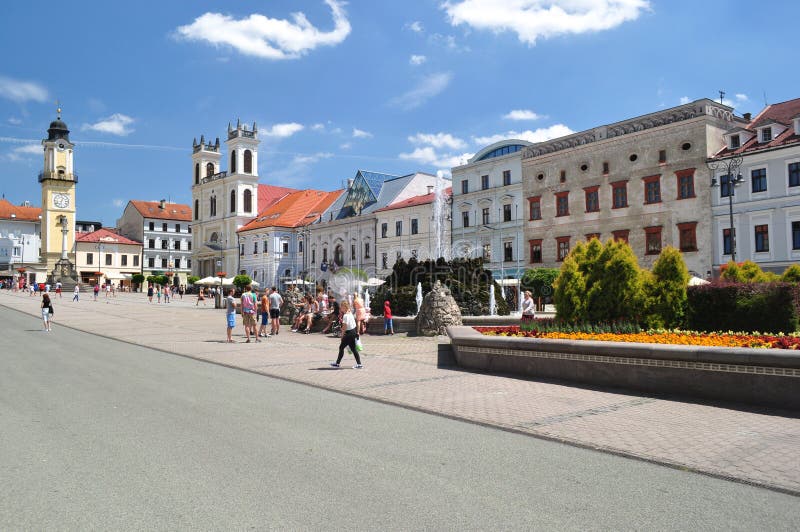 Главным образом исторический квадрат в Banska Bystrica Словакии стоковая фотография