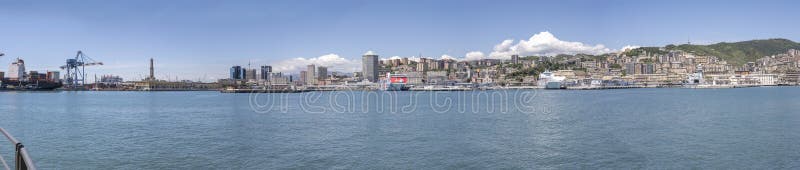 Гавань и городок совсем вокруг, Genova, Италия стоковое изображение rf Гавань и городок совсем вокруг, Genova, Италия стоковое изображение rf