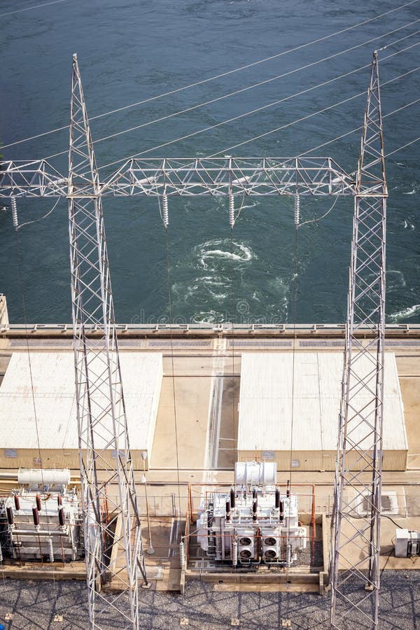 Электростанция Akosombo гидроэлектрическая на реке Вольты в Гане ...