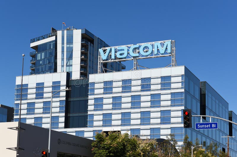Голливуд Калифорнии 10-ое ноября 2020 : Viacom штаб-квартире здание на площади Колумбии на закате и gower стоковые изображения rf