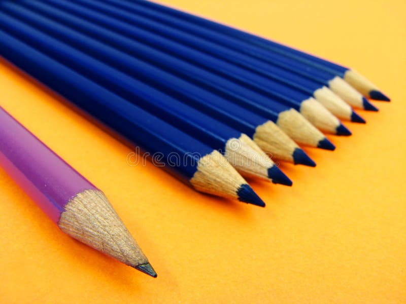 голубой карандаш рисовал пурпур