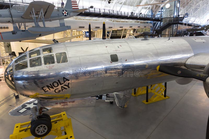 Гомосексуалист Боинга B-29 Superfortress Enola в смитсоновск NASM Энн стоковое фото Гомосексуалист Боинга B-29 Superfortress Enola в смитсоновск NASM Энн стоковое фото