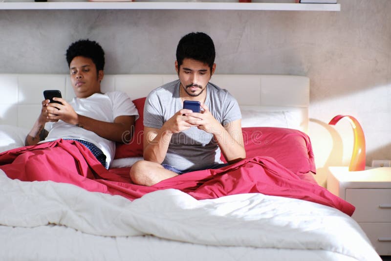 Use of internet by gay people